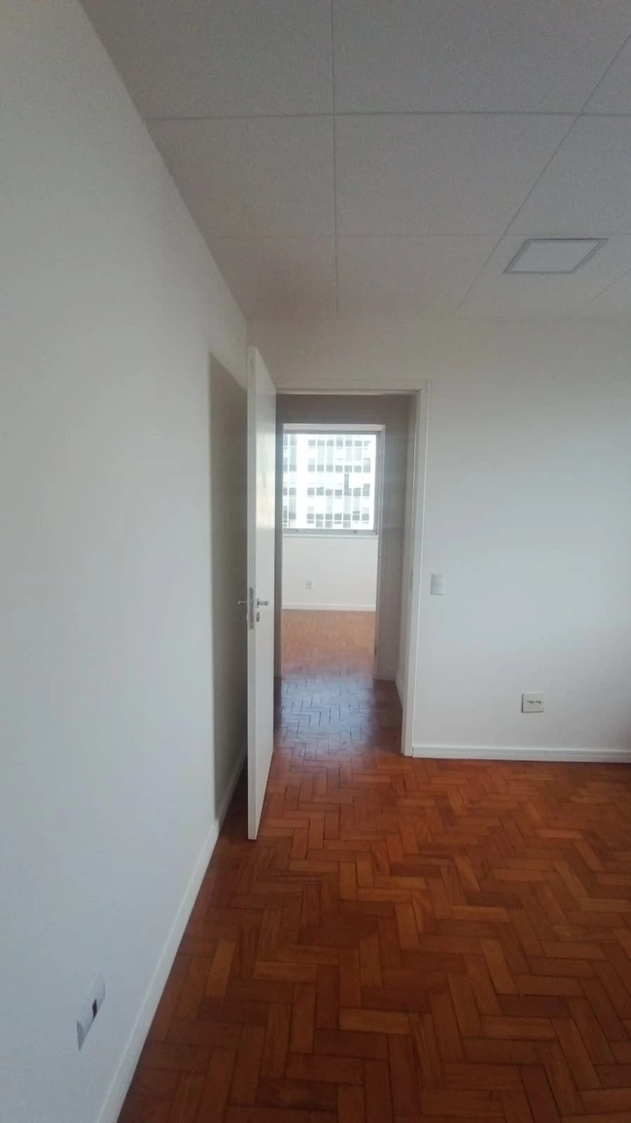 Sala comercial para locação  Av Paulista 509 47 m2  R$ 2.500